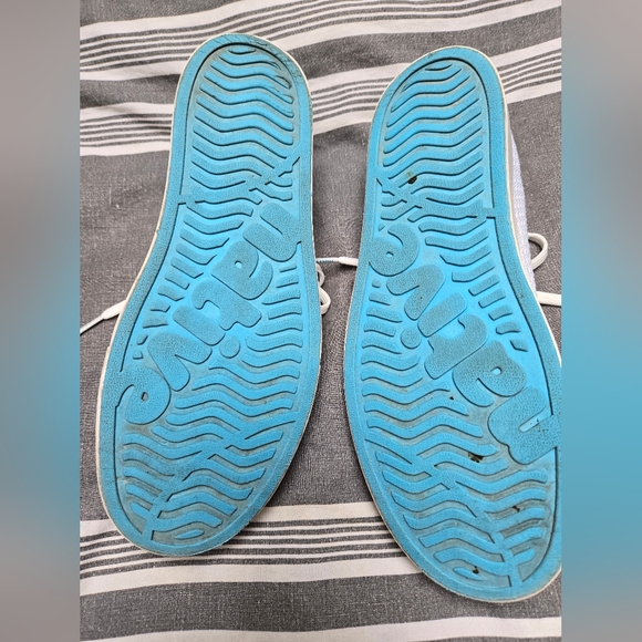 NATIVE BRAND LITE KNIT LACE UP UNISEX SHOES - LIKE NEW SIZE 6 MENS OR 8 WOMENS - Picture 2 of 3